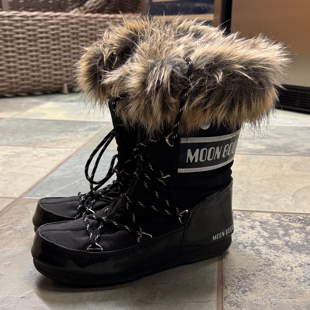 Moon Boot Women's Black and Silver Winter Boots